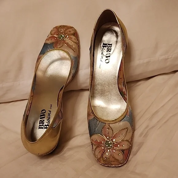 Shoes - Picture 2 of 8